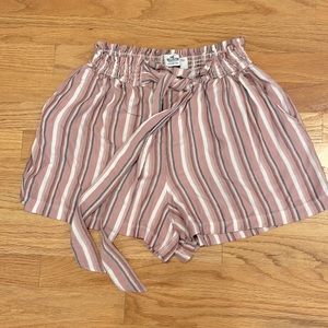 Hollister Women’s Ultra High-Rise shorts Size Large